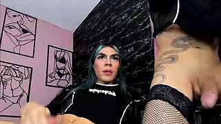 Amateur shemale tranny facialized after a blowjob