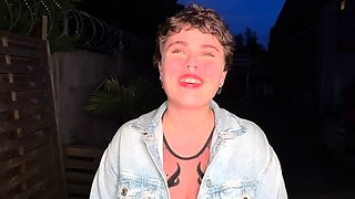 JacquieETMichelTV Betty Years Old Makes Her Way To The