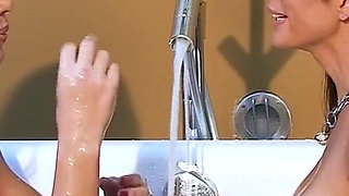 Catalina Cruz - Taking a Warm Lesbian Bath