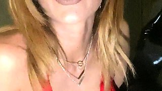 Close up MILF masturbation