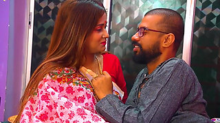 Desi bhabhi ko paise ki lalach me ghori bna kar pel diya