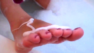 Bear latina teen plays with her feets in bathtub