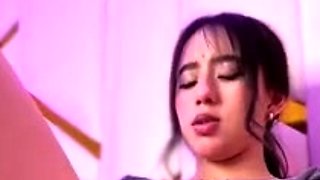 Amateur webcam babe showing her sexual goods