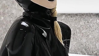 Latexdoll in the Bathtub