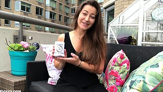 Brunette solo masturbation on webcam