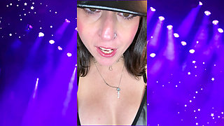 Woof I like to see you WOOF AHHH Suzy Wylde is dancing for you again