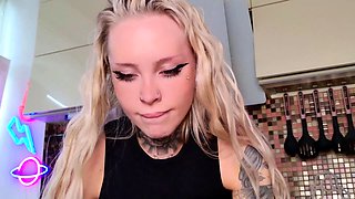 Big boobed Memphis Monroe masturbates in stocking