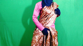 Beautiful wife spends the night with Pakistani man