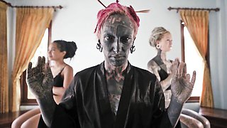 Pornstar trailer with talented Anuskatzz and Lily Lu from Dirty Dreaz