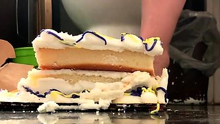 -Onlyfans.com- Hourglassleigh - Cake Smashing Bunny