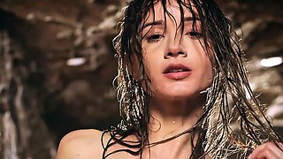 Totally sultry teen drops of her bikini