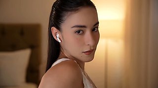 Amateur webcam babe showing her sexual goods