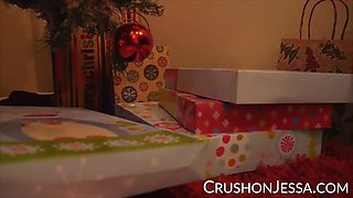 Sucks Santas Big Cock For A White Xmas - Jessa Rhodes