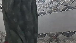 Desi Bhabhi Bathroom Me Naha Rahi H.