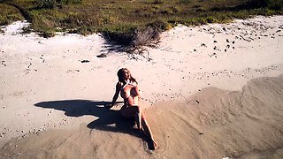 Amateur flashes her big boobs and ripped with the cab driver