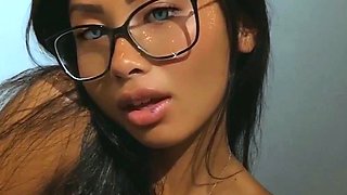 Adorable Japanese teen Izumi Koizumis pussy toyed until