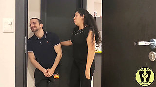 PEE DESPERATION IN COUPLE DIRTY TOILET