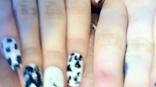 Close up solo beauty fucking her pussy