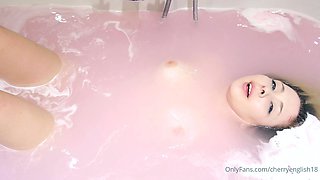 Amateur brunette teen in solo