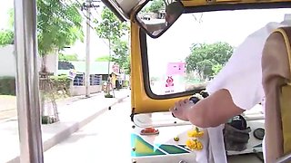 Real Thai amateur picked up in a TukTuk