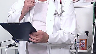 Pink Mature Pussy of Kathy White Exposed