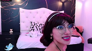 Webcam fun mature brunette with toys cum on cam