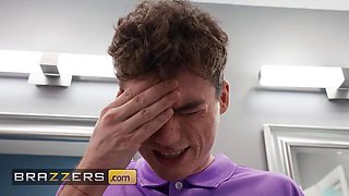 BRAZZERS - Hot MILF Justine Saves The Day And Gets Naughty After Zipper Mishap