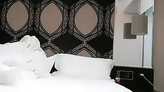 Amateur couple on real hidden cam