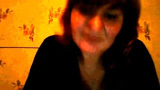 Mature Russian Amateur Irina Shows Off on Webcam
