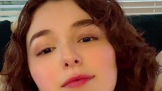 Webcam fun mature brunette with toys cum on cam
