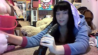 Amateur brunette double toying on webcam