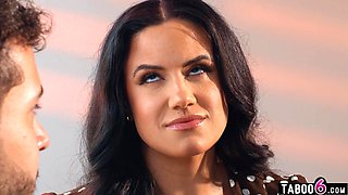 Hot MILF Penny Barber texts the paperboy