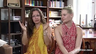 German Amateur Lesbian Tantra Massage with Foot Fetish and Clit Rubbing