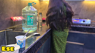 Tharki Boss Ne Apne Employee ki Biwi ki Chudai Ki uske Ghar pe