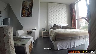 Twerking lessons for Colombian amateur