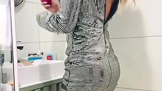 I called my married neighbor to help me zip up my sundress, but he concluded up munching my vagina.