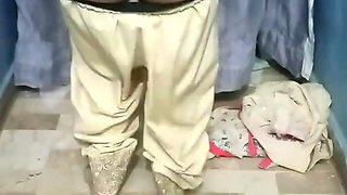 Pakistani Chubby Chick Stripping