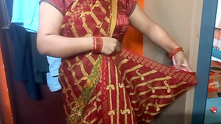 Indian bhabhi having wearing a beautiful saree.