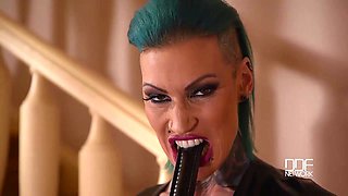 Hardcore Rotterdam - Tattooed Babe Crams Twat With Huge Dildo
