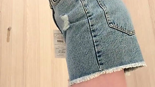 Pervert publicly masturbates in fitting room of retail outlet