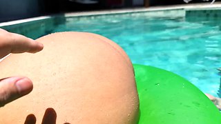 I got so horny that I rubbed my pussy on the railing of the