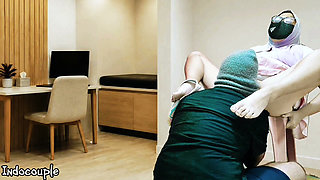 Hijab Cheating wife let her boss to eat her pissing and creamy pussy in office