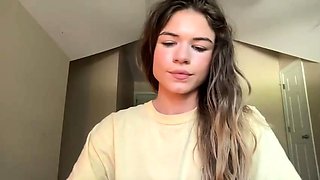 Hot amateur webcam teen masturbates for their fans
