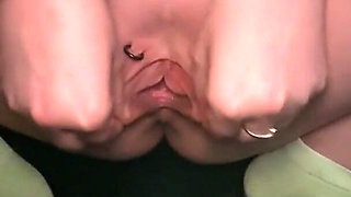 Sklavins Stabbed Her Labia