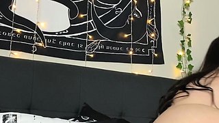 Cute amateur webcam teen girl toying pussy on webcam