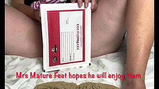 Mrs Mature Feet Sending Her Used Panties Away to Fareham