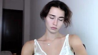 Cute amateur webcam teen girl toying pussy on webcam