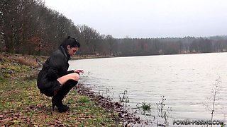 Pulling amateur fucked in public outdoors for cash