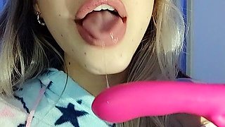 Hot amateur teen girl toying and fingering on webcam